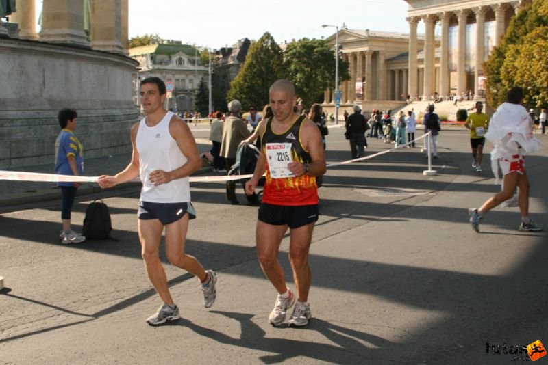 Spar Budapest Maraton 2009 Mándoki László, Tűzoltóság Budapest Spar Budapest Maraton Running Spar Budapest Marathon Heroes' Square, Mándoki László, Tűzoltóság Budapest