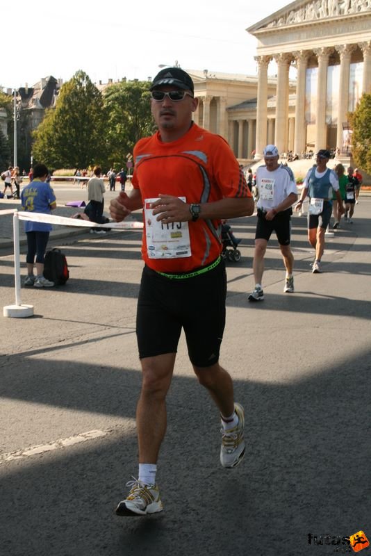 Spar Budapest Maraton futás 2009 spar_budapest_marathon_4421.jpg Spar Budapest Maraton futás Hősök tere, spar_budapest_marathon_4421.jpg