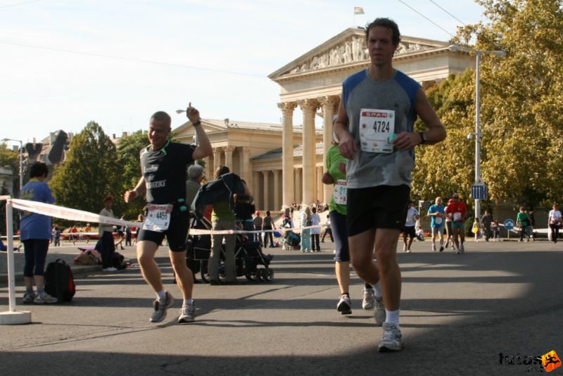 Spar Budapest Maraton futás 2009 Below Carsten Falkenberg/Elster, Closs Ole Norway Loerenskog Spar Budapest Maraton futás Hősök tere, Below Carsten Falkenberg/Elster, Closs Ole Norway Loerenskog