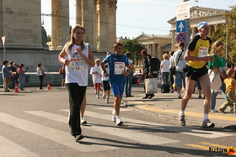 Spar Budapest Maraton futás 2009 Testa Mario Napoli, Hintsala Lauri Espoo Spar Budapest Maraton futás Hősök tere, Testa Mario Napoli, Hintsala Lauri Espoo