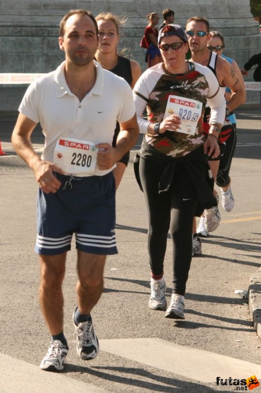 Spar Budapest Maraton futás 2009 Cseke Károly, Pécs Spar Budapest Maraton futás Hősök tere, Cseke Károly, Pécs