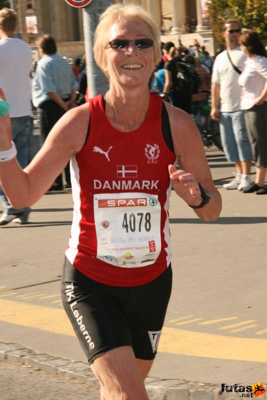 Spar Budapest Maraton 2009 Andersen Kirsten Baek, Danmark Taastraup Spar Budapest Maraton Running Spar Budapest Marathon Heroes' Square, Andersen Kirsten Baek, Danmark Taastraup