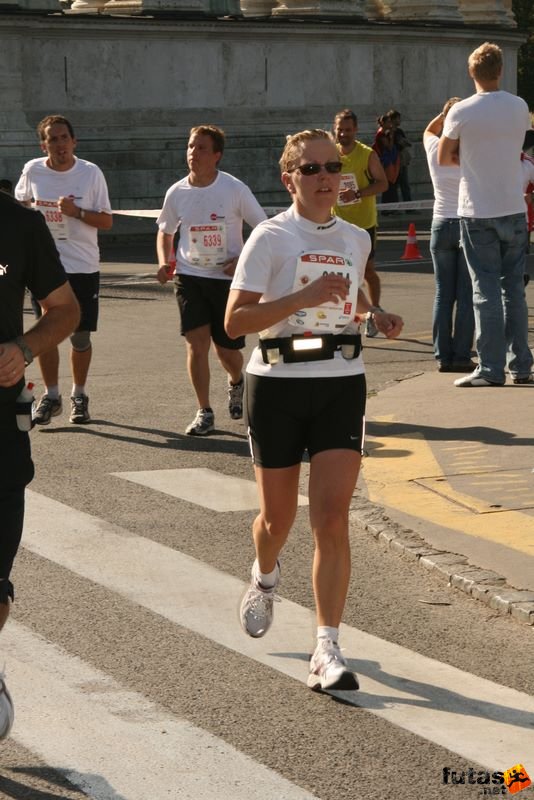 Spar Budapest Maraton futás 2009 spar_budapest_marathon_4451.jpg Spar Budapest Maraton futás Hősök tere, spar_budapest_marathon_4451.jpg