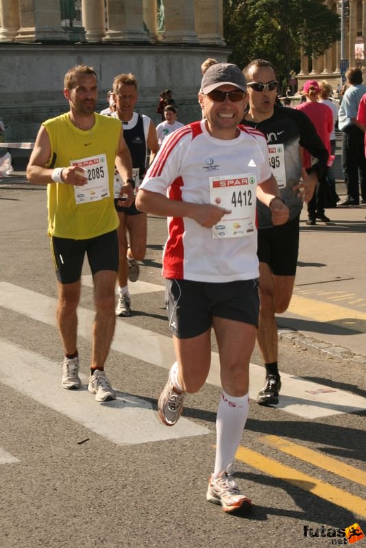 Spar Budapest Maraton futás 2009 Repa Jan Mikulas, Prachatice, in Prague Marathon T-shirt Spar Budapest Maraton futás Hősök tere, Repa Jan Mikulas, Prachatice, in Prague Marathon T-shirt