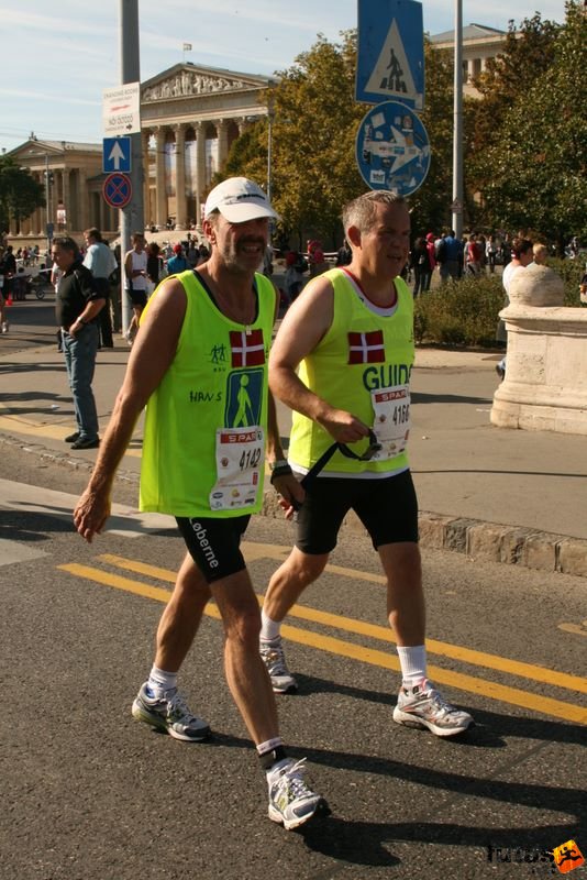 Spar Budapest Maraton futás 2009 Struer Hans, Henriksen Jim, Taastrup, TIK Marathon Team Spar Budapest Maraton futás Hősök tere, Struer Hans, Henriksen Jim, Taastrup, TIK Marathon Team