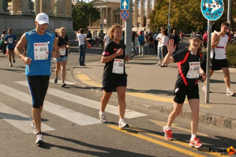 Spar Budapest Maraton futás 2009 Hiekkala Matti Helsinki; Sódor Anna Pilisszentiván; Honkala Camilla Pietarsaari Spar Budapest Maraton futás Hősök tere, Hiekkala Matti Helsinki; Sódor Anna Pilisszentiván; Honkala Camilla Pietarsaari