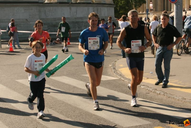 Spar Budapest Maraton 2009 Tatarek Péter,Szigeti Tamás János dr. Vitál Club SE Székesfehérvár Spar Budapest Maraton Running Spar Budapest Marathon Heroes' Square, Tatarek Péter,Szigeti Tamás János dr. Vitál Club SE Székesfehérvár