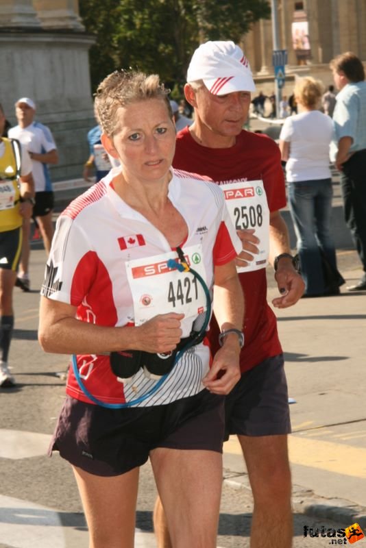 Spar Budapest Maraton 2009 Tolley Cindy Canada Hope, Hajdu Ottó dr. Spar Budapest Maraton Running Spar Budapest Marathon Heroes' Square, Tolley Cindy Canada Hope, Hajdu Ottó dr.