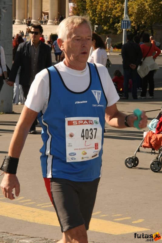 Spar Budapest Maraton futás 2009 Andersen Bjarne 1943, Broendby Strand Spar Budapest Maraton futás Hősök tere, Andersen Bjarne 1943, Broendby Strand