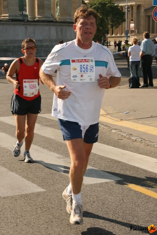 Spar Budapest Maraton futás 2009 váltó futás Spar Budapest Maraton futás Hősök tere, váltó futás