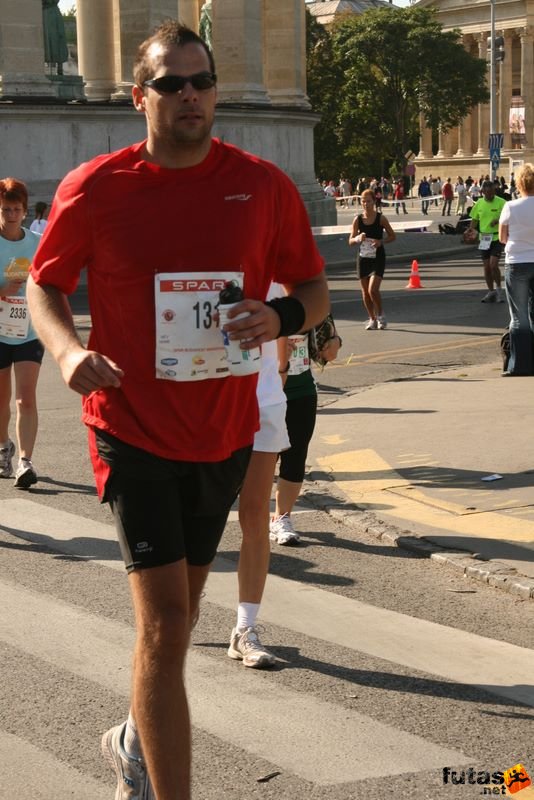 Spar Budapest Maraton 2009 spar_budapest_marathon_4472.jpg Spar Budapest Maraton Running Spar Budapest Marathon Heroes' Square, spar_budapest_marathon_4472.jpg