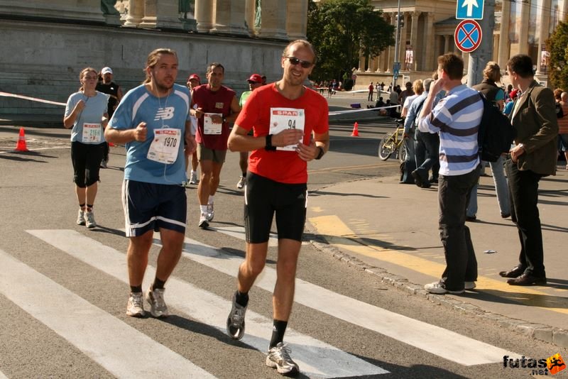 Spar Budapest Maraton 2009 Csótó Mihály Szajol, Benkő Zoltán Nagykovácsi Spar Budapest Maraton Running Spar Budapest Marathon Heroes' Square, Csótó Mihály Szajol, Benkő Zoltán Nagykovácsi