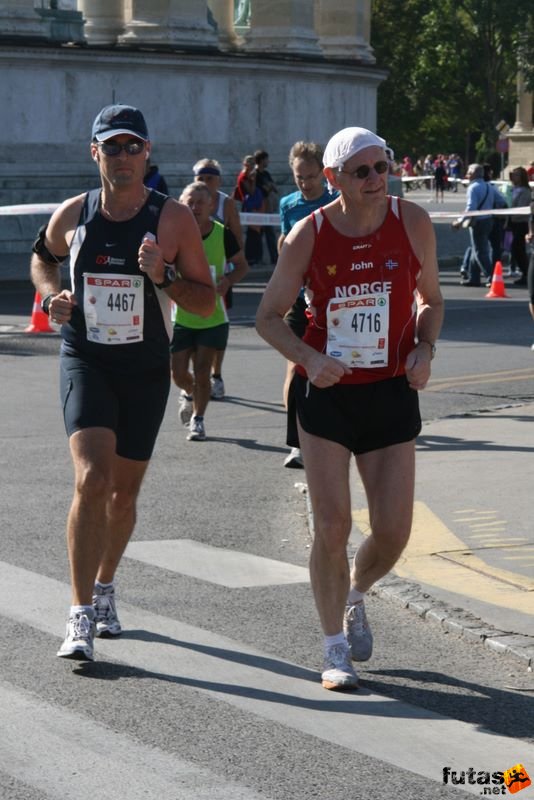 Spar Budapest Maraton 2009 Mattarocci Gianluca Italy Rome, Nessa John Norway Hjelmeland Spar Budapest Maraton Running Spar Budapest Marathon Heroes' Square, Mattarocci Gianluca Italy Rome, Nessa John Norway Hjelmeland