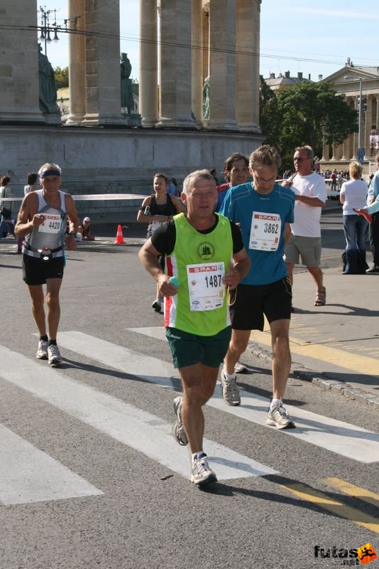 Spar Budapest Maraton futás 2009 Pálffy Tibor, Margita Gödöllő Spar Budapest Maraton futás Hősök tere, Pálffy Tibor, Margita Gödöllő