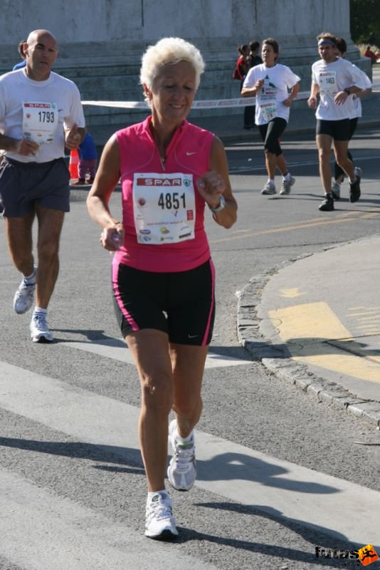 Spar Budapest Maraton 2009 Kozmova Natalia, Russia Kirovsk Spar Budapest Maraton Running Spar Budapest Marathon Heroes' Square, Kozmova Natalia, Russia Kirovsk