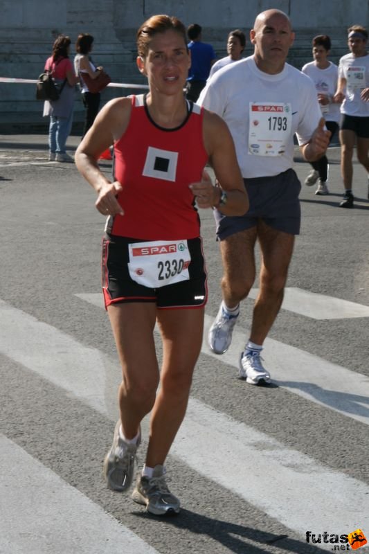 Spar Budapest Maraton futás 2009 Nagyné Matusek Irén Spar Budapest Maraton futás Hősök tere, Nagyné Matusek Irén