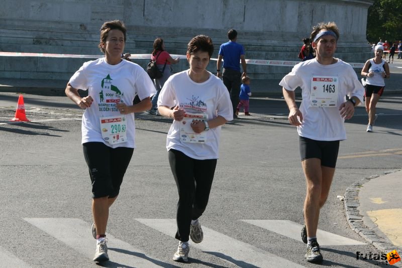 Spar Budapest Maraton futás 2009 Mezővári Gábor Spar Budapest Maraton futás Hősök tere, Mezővári Gábor