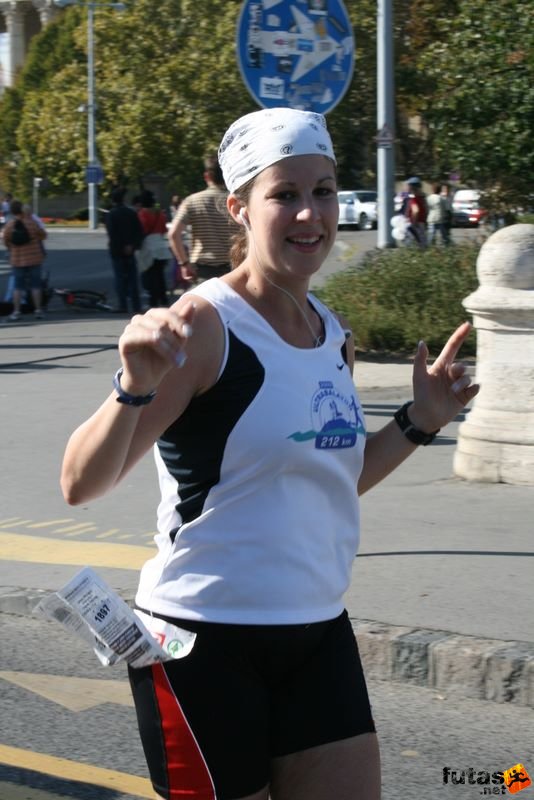 Spar Budapest Maraton 2009 Little, Hungary Spar Budapest Maraton Running Spar Budapest Marathon Heroes' Square, Little, Hungary