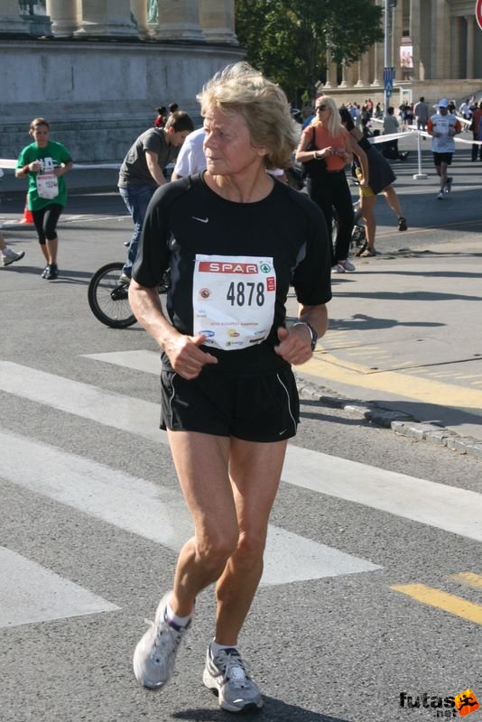 Spar Budapest Maraton 2009 Jaillet Christiane, France, CHANTILLY Spar Budapest Maraton Running Spar Budapest Marathon Heroes' Square, Jaillet Christiane, France, CHANTILLY