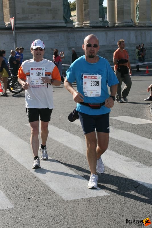 Spar Budapest Maraton futás 2009 Lajunen Lauri, Oulu; Bognár Róbert Hungary Budapest Spar Budapest Maraton futás Hősök tere, Lajunen Lauri, Oulu; Bognár Róbert Hungary Budapest