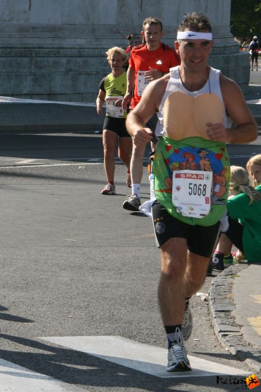 Spar Budapest Maraton futás 2009 Salvioni Marco, Collemarathin club Barchi, Corinaldo Spar Budapest Maraton futás Hősök tere, Salvioni Marco, Collemarathin club Barchi, Corinaldo