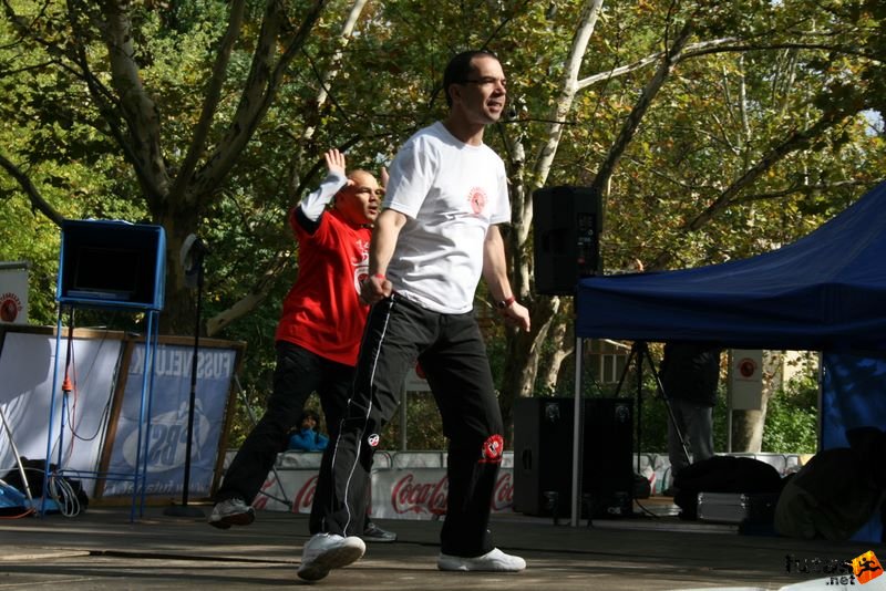 Coca-Cola Női Futás Testébresztő Női Futógála  2009, A Coca-Cola Testébresztő Női Futógálán a Testébresztő nagykövetei melegítik be a futónőket