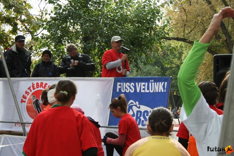 Coca-Cola Női Futás Péter Attila a mikrofonnál Coca-Cola Női Futás Testébresztő Női Futógála 2009, Péter Attila a mikrofonnál