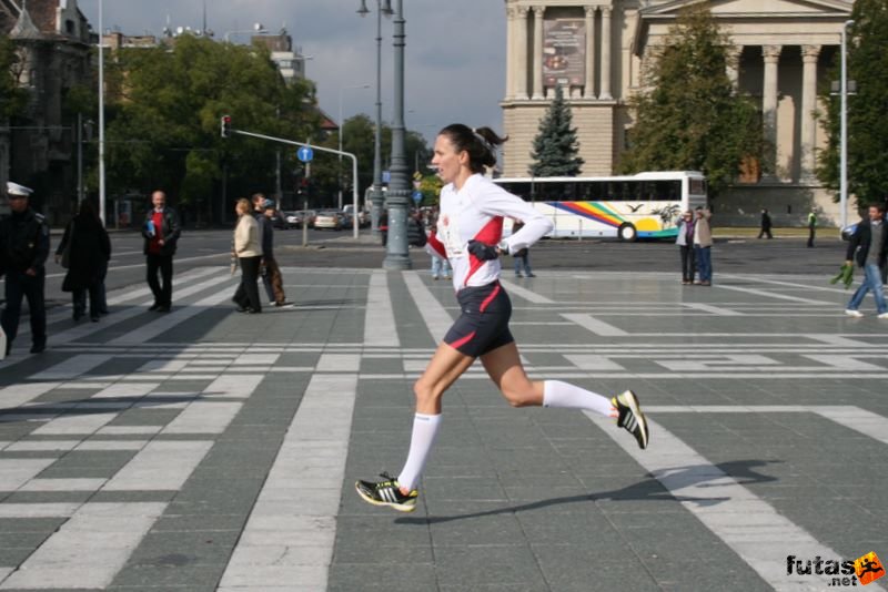 Coca-Cola Női Futás Kálovics Anikó női futás győztese Coca-Cola Női Futás, Budapest Női Futógála, Hősök tere, Kálovics Anikó női futás győztese