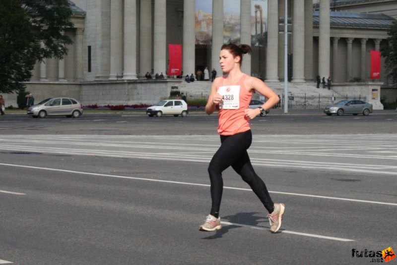 Coca-Cola Női Futás Szűcs Barbara Coca-Cola Női Futás, Budapest Női Futógála, Hősök tere, Szűcs Barbara
