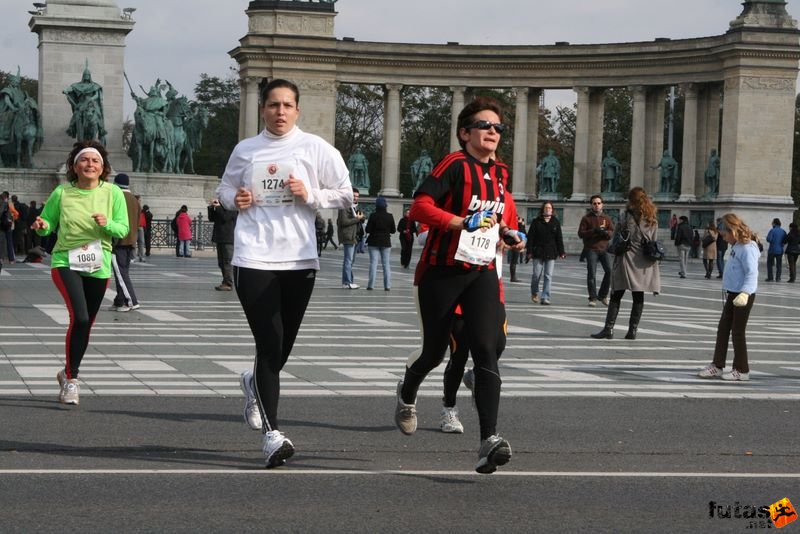 Coca-Cola Női Futás, Budapest Női Futógála, Hősök tere, Kertész Dóra, Meiszterics Enikő