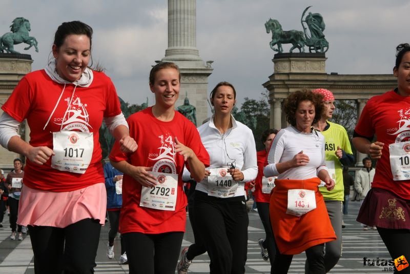 Coca-Cola Női Futás coca_cola_futogala_455.jpg Coca-Cola Női Futás, Budapest Női Futógála, Hősök tere, coca_cola_futogala_455.jpg