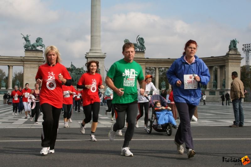 Coca-Cola Női Futás coca_cola_futogala_461.jpg Coca-Cola Női Futás, Budapest Női Futógála, Hősök tere, coca_cola_futogala_461.jpg