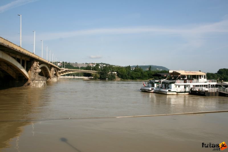 Duna áradása Budapesten img_4599.jpg Duna az alsó rakparton Duna áradása Budapesten, img_4599.jpg, Duna az alsó rakparton