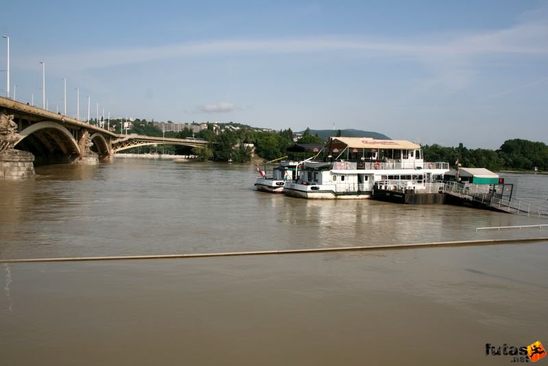 Duna áradása Budapesten img_4602.jpg pesti alsó rakpart Duna áradása Budapesten, img_4602.jpg, pesti alsó rakpart