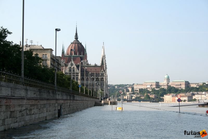 Duna áradása Budapesten img_4603.jpg Duna az Országház előtt Duna áradása Budapesten, Országház Budai Vár, Duna az Országház előtt