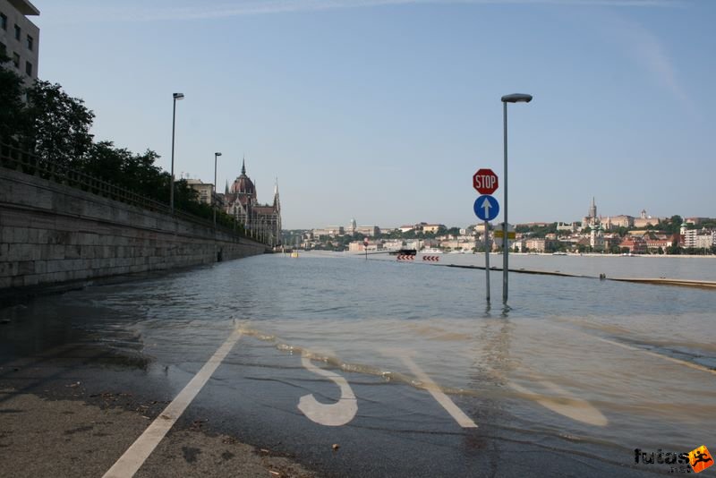 Duna áradása Budapesten img_4605.jpg Stop, itt a Duna Duna áradása Budapesten, Stop, itt a Duna