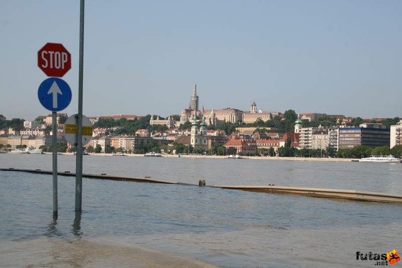 Duna áradása Budapesten img_4606.jpg Stop víz alatt Duna áradása Budapesten, img_4606.jpg, Stop víz alatt