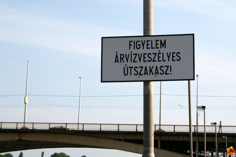Duna áradása Budapesten img_4608.jpg Figyelem Árvízveszélyes útszakasz! Duna áradása Budapesten,Árvíz, Figyelem Árvízveszélyes útszakasz!