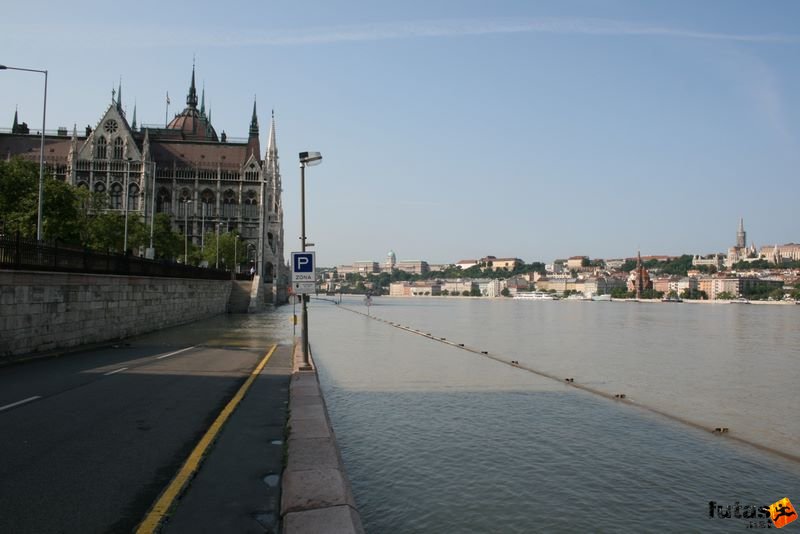 Duna áradása Budapesten img_4622.jpg img_4622.jpg Duna áradása Budapesten, rakparton a Duna