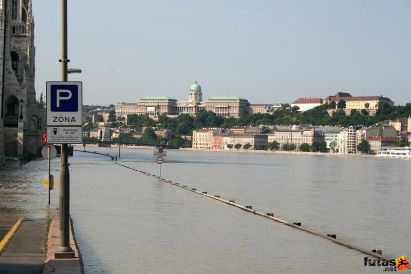 Duna áradása Budapesten, Duna a pesti és budai rakparton, Budai várnegyed