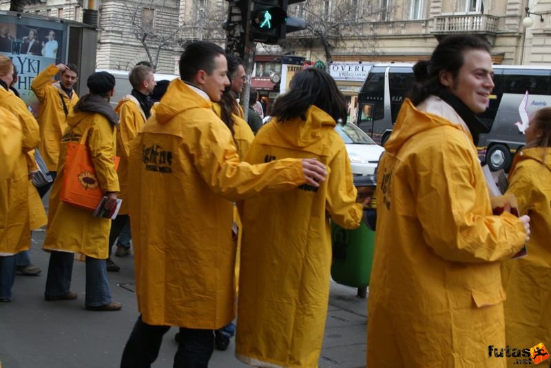 Fürdőruhás Mikulás Kocogás ezek a sárga Mikulások Fürdőruhás Mikulás Kocogás, ezek a sárga Mikulások