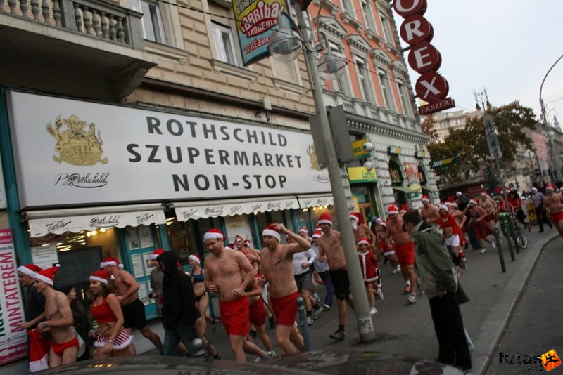 Fürdőruhás Mikulás Kocogás Rothschild Szupermarket NON-STOP Mikulás buli Fürdőruhás Mikulás Kocogás, Rothschild Szupermarket NON-STOP Mikulás buli