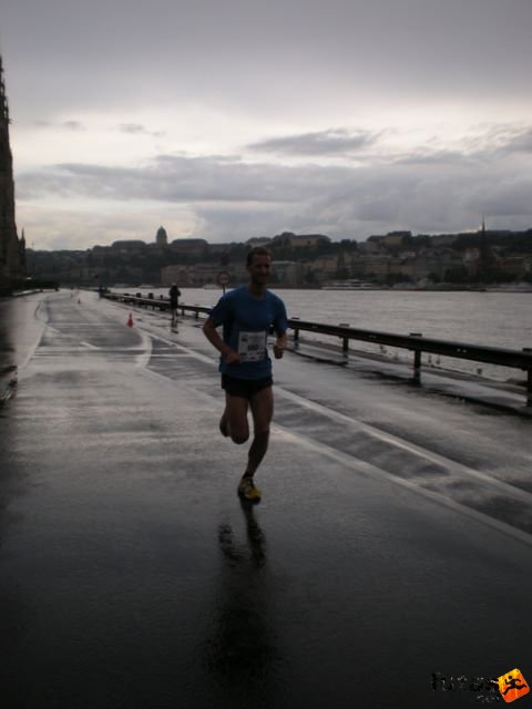 Generali futógála, rakparti 10 kilométeres futás Budapest generali_duna_parti_futogala_1703.jpg generali_duna_parti_futogala_1703.jpg