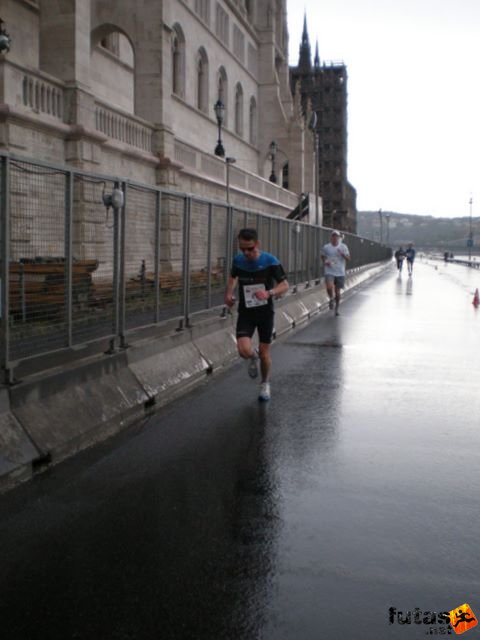 Generali futógála, rakparti 10 kilométeres futás Budapest generali_duna_parti_futogala_1707.jpg generali_duna_parti_futogala_1707.jpg