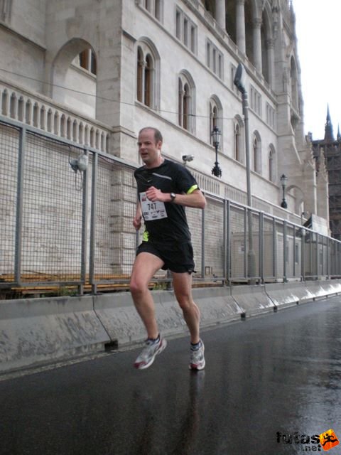 Generali futógála, rakparti 10 kilométeres futás Budapest generali_duna_parti_futogala_1710.jpg Chris Allen, Great Britain