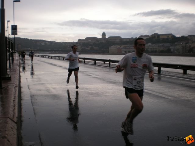 Generali futógála, rakparti 10 kilométeres futás Budapest generali_duna_parti_futogala_1725.jpg Szabó Sándor