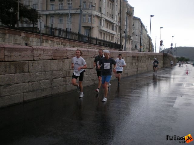 Generali futógála, rakparti 10 kilométeres futás Budapest generali_duna_parti_futogala_1730.jpg Farkas Tibor, Horváth Nándor