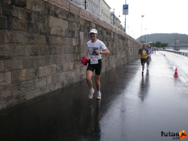 Generali futógála, rakparti 10 kilométeres futás Budapest generali_duna_parti_futogala_1744.jpg Bíró Attila, Etyek