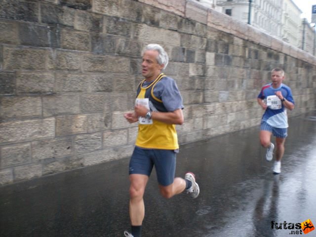 Generali futógála, rakparti 10 kilométeres futás Budapest generali_duna_parti_futogala_1745.jpg generali_duna_parti_futogala_1745.jpg