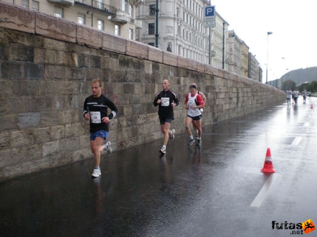 Generali futógála, rakparti 10 kilométeres futás Budapest generali_duna_parti_futogala_1746.jpg Szűcs Balázs, Mogyi SE Baja